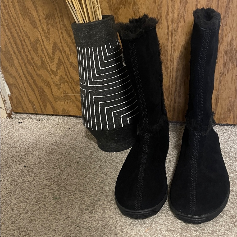 Timberland Black Fur-Lined Boots size 9.5 - Picture 3 of 9